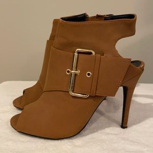 Anne Michelle peep toe